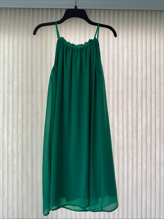 Emma & Michele Dresses & Skirts - Emma & Michele Emerald Green Midi Spaghetti Strap Dress